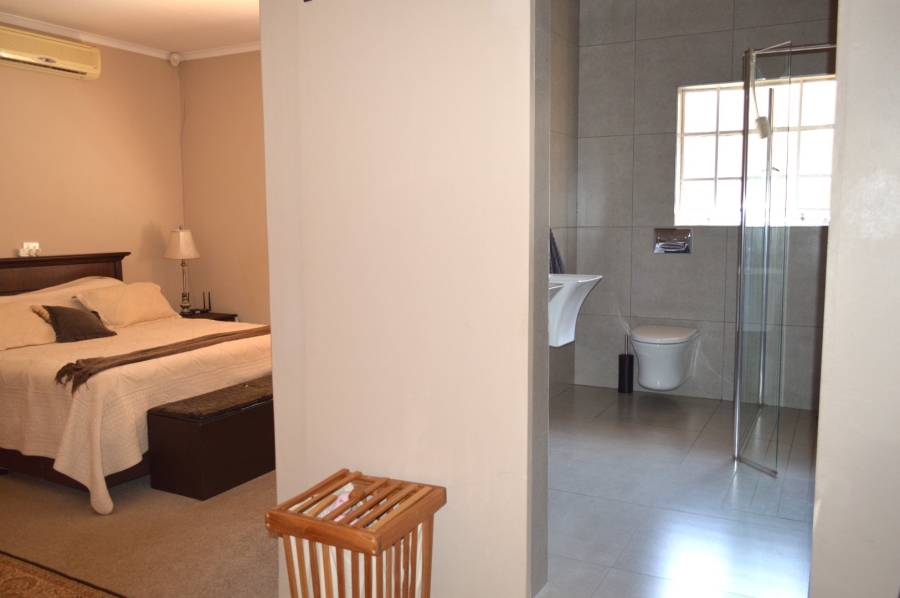 5 Bedroom Property for Sale in Wilkoppies North West